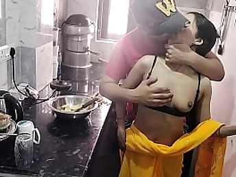 Desi Bhabhi Shabnam & Khan Baba share a crimson-steamy Kitchen bang-out with husband
