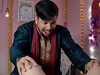 Unstoppable husband can't struggle back his wife's humungous bootie & smooches her vigorously