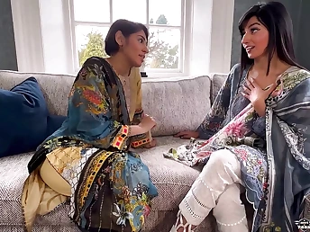 Sahara Knite absorbs her chhotee's cootchie while taboo analingus act ensues