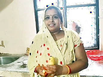 Observe Desi Aunty get the brush cock-squeezing Indian twat fuked rock-hard prevalent banana up hard-core portray