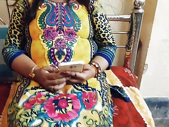 Hot Indian bracket gets naughty with extroverted desi Bhabhi Ritu