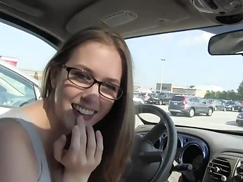 Amateur glasses teen throating beefstick in car