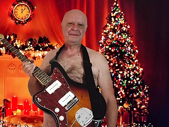 See how this wet and wild Christmas Eve with Garabas & Olpr finishes up with a wet cunt climax