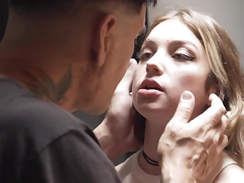 Keila Bassi shares their way hubby's hard-on far a delivery guy at the bank