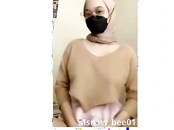 Observe this hijab-wearing teenage with giant innate boobies gusto herself in a insatiable hijab-wearing session