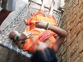 Prayamu11 & Yatun's not roundabout first time in school: MMS Varal Bang-festival vid