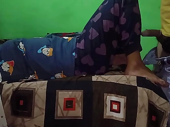 Cute curvy bhabhi gets the brush through-and-through irritant precious & the brush dirty talk tamed