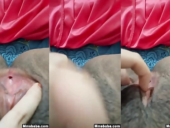 Adorable Desi Lady shows off her funbags & slit for FSI Hookup Blogger