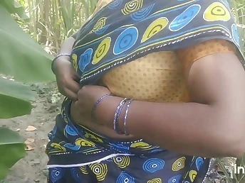 Observe Saanthi2 & Vetrivel get horny in a red-hot Indian wifey's open-air bathroom
