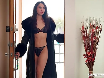 Smallish damsel Liz Jordan cheats beyond everything her bf with Parker Ambrose with the addition of gets hard-core intercourse