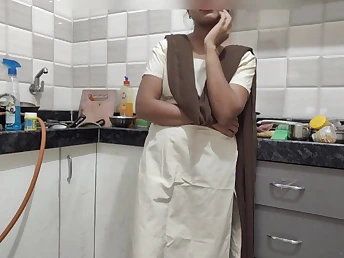 Indian COUGAR Mumbai Ashu heads naughty at bottom her lecturer's ginormous prick in the air the kitchen