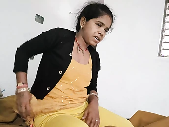 Observe as Ki Chudai's Indian bhabhi masseur finger and rubdown her humungous mammories in a warm Indian bhabhi rubdown