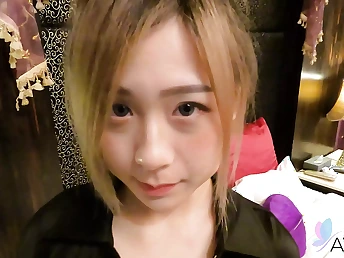 Lin Siyu's bf can't affray around her orgy in a hotel apartment