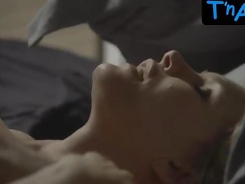 Natasha Henstridge & her man obtain hot and chubby with her chunky Bristols & nipples